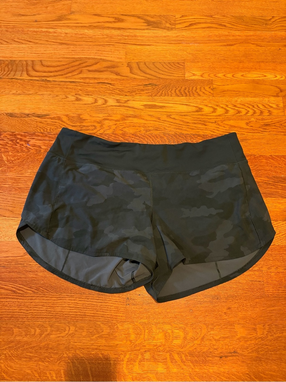 Lululemon Black Camo Run Shorts speed up size 14 - Picture 4 of 10